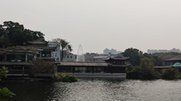华为首款三折叠屏手机Mate XT非凡大师发布，售价19999元起